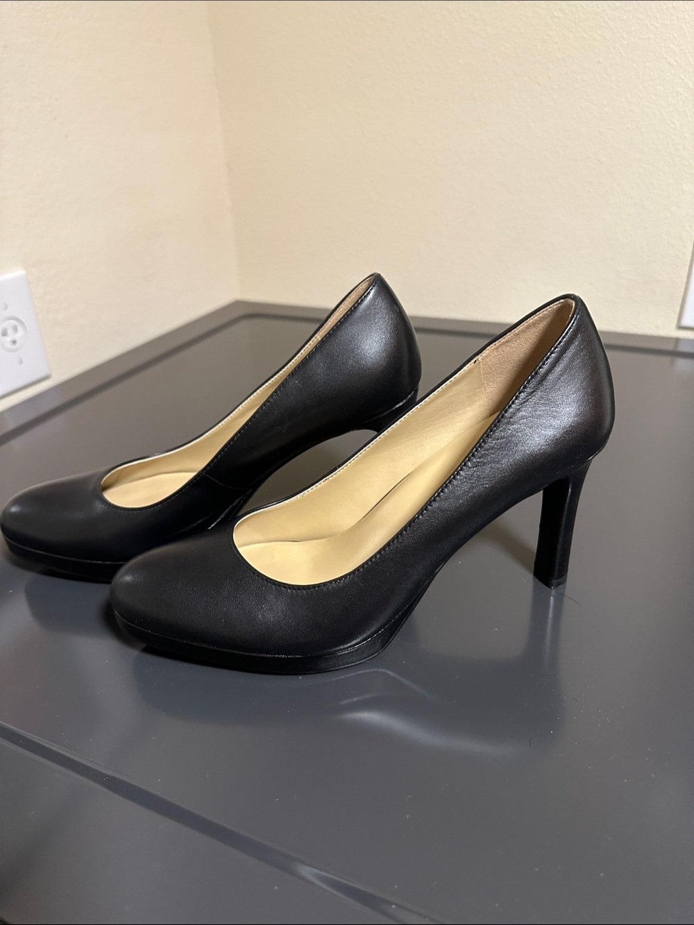 Naturalizer Black Leather Mid Heel Pumps